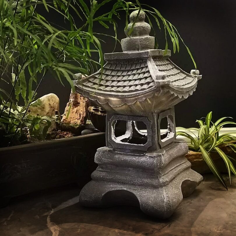 Luce da Giardino in Resina a Forma di Pagoda Alimentata a Energia Solare con Finitura in Pietra