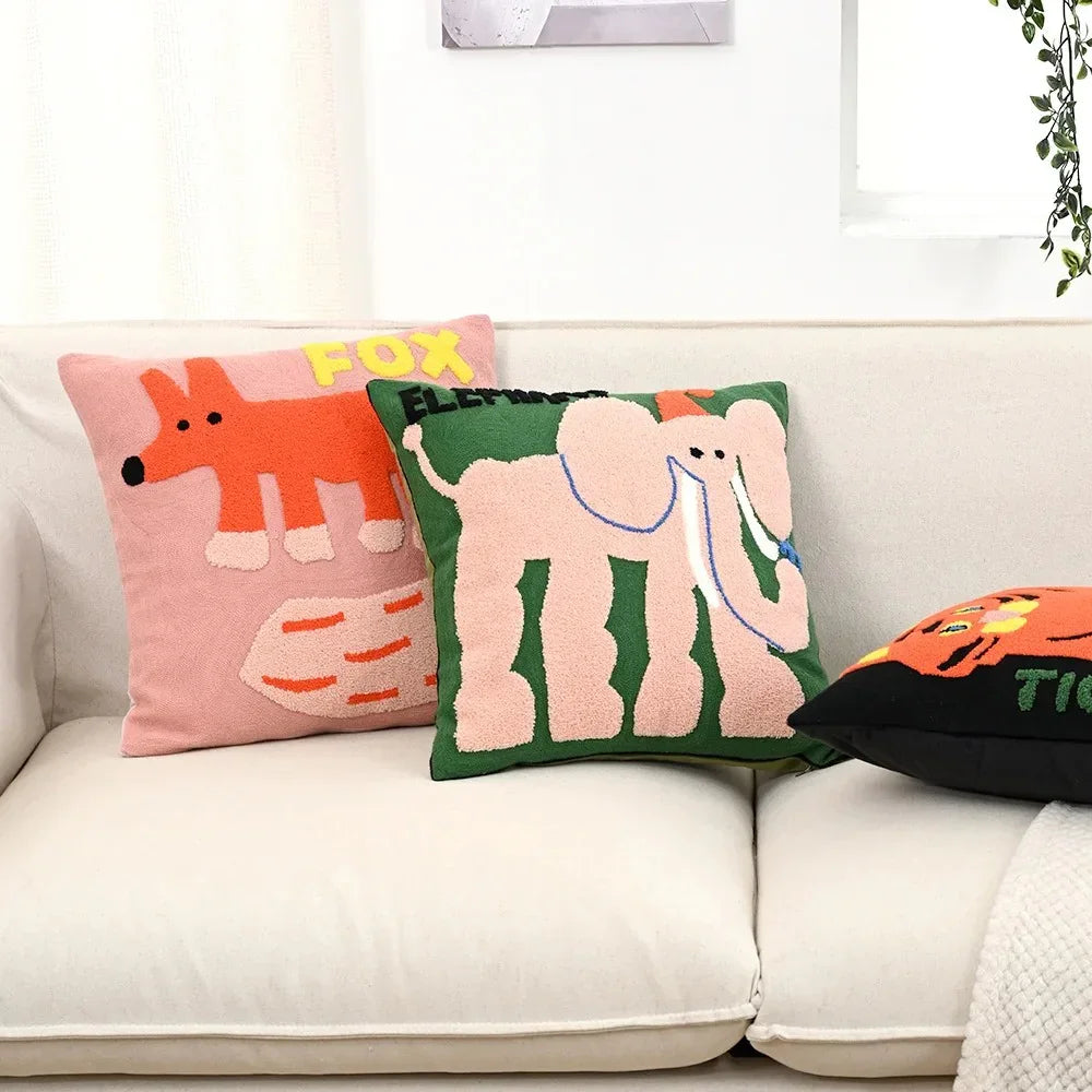 Kelro | Copertura per cuscino ricamata con animale nordico per decorare il divano