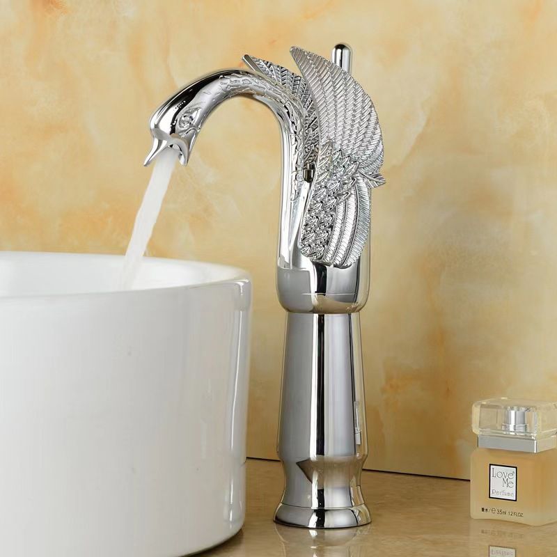 Rubinetto da bagno in ottone massiccio per lavabo con miscelatore monocomando per acqua calda e fredda