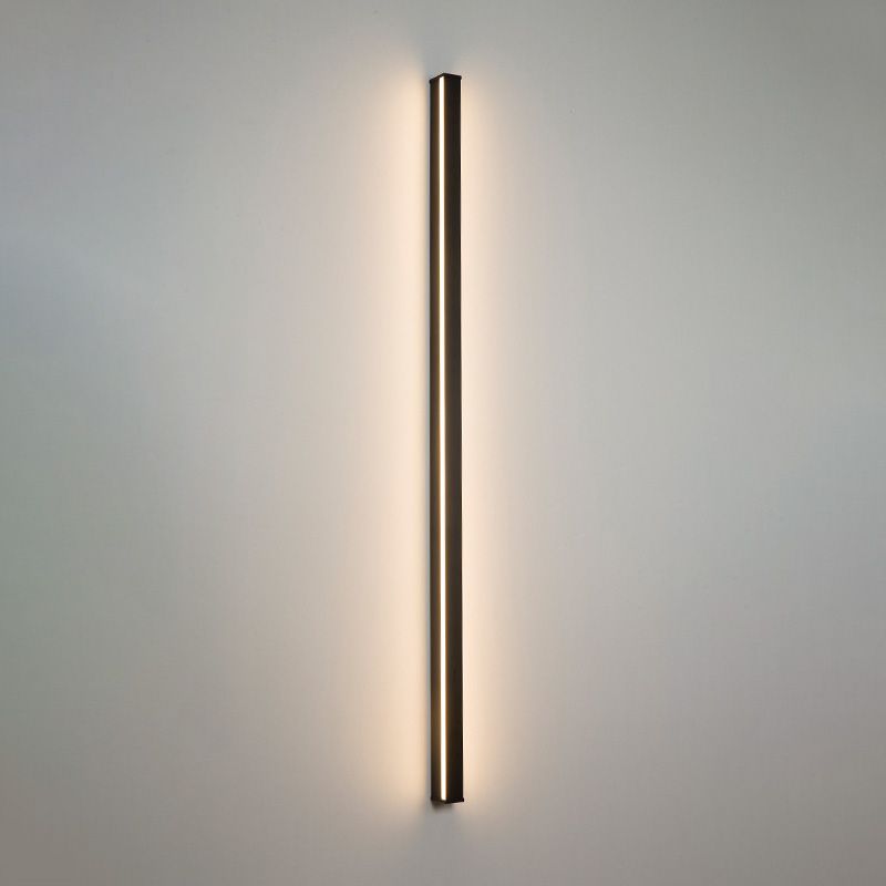Lampada da parete lineare LED minimalista con illuminazione atmosferica