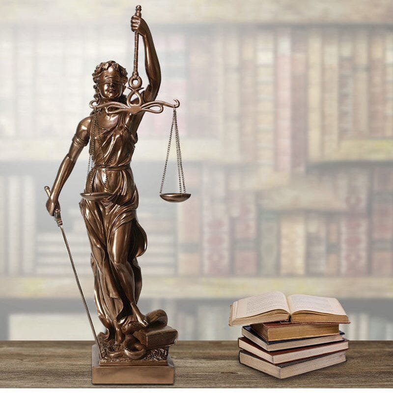 Statua decorativa della Dea della Giustizia