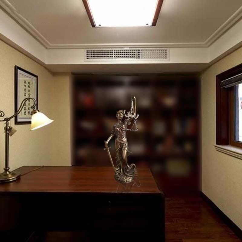 Statua decorativa della Dea della Giustizia