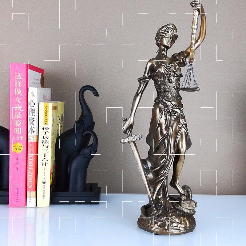 Statua decorativa della Dea della Giustizia