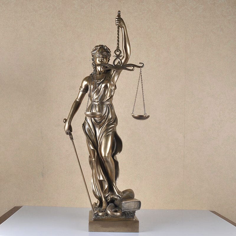 Statua decorativa della Dea della Giustizia