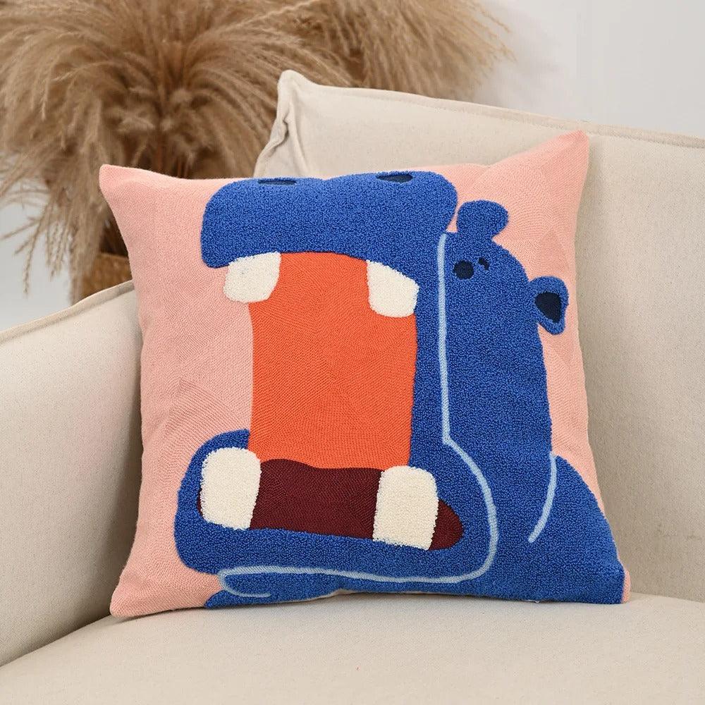 Kelro | Copertura per cuscino ricamata con animale nordico per decorare il divano
