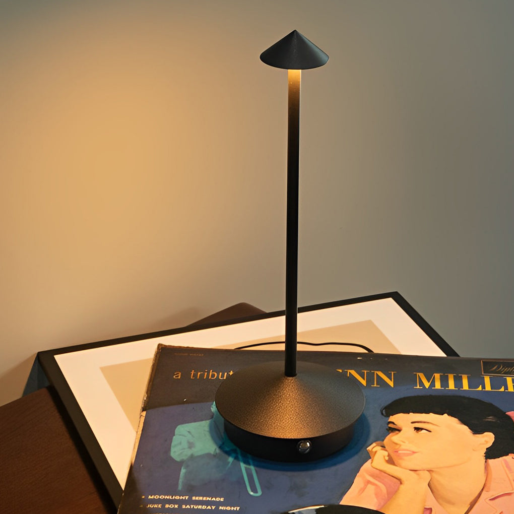 Pina Pro - Lampada da Tavolo USB Dimmerabile e Stile