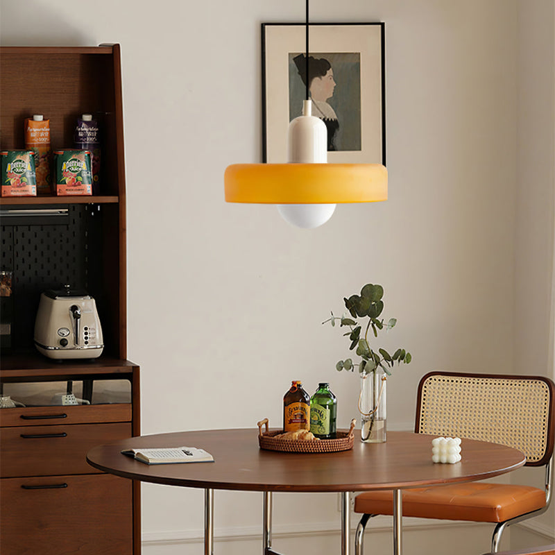 Lampada a sospensione in vetro stile Bauhaus con paralume ad anello