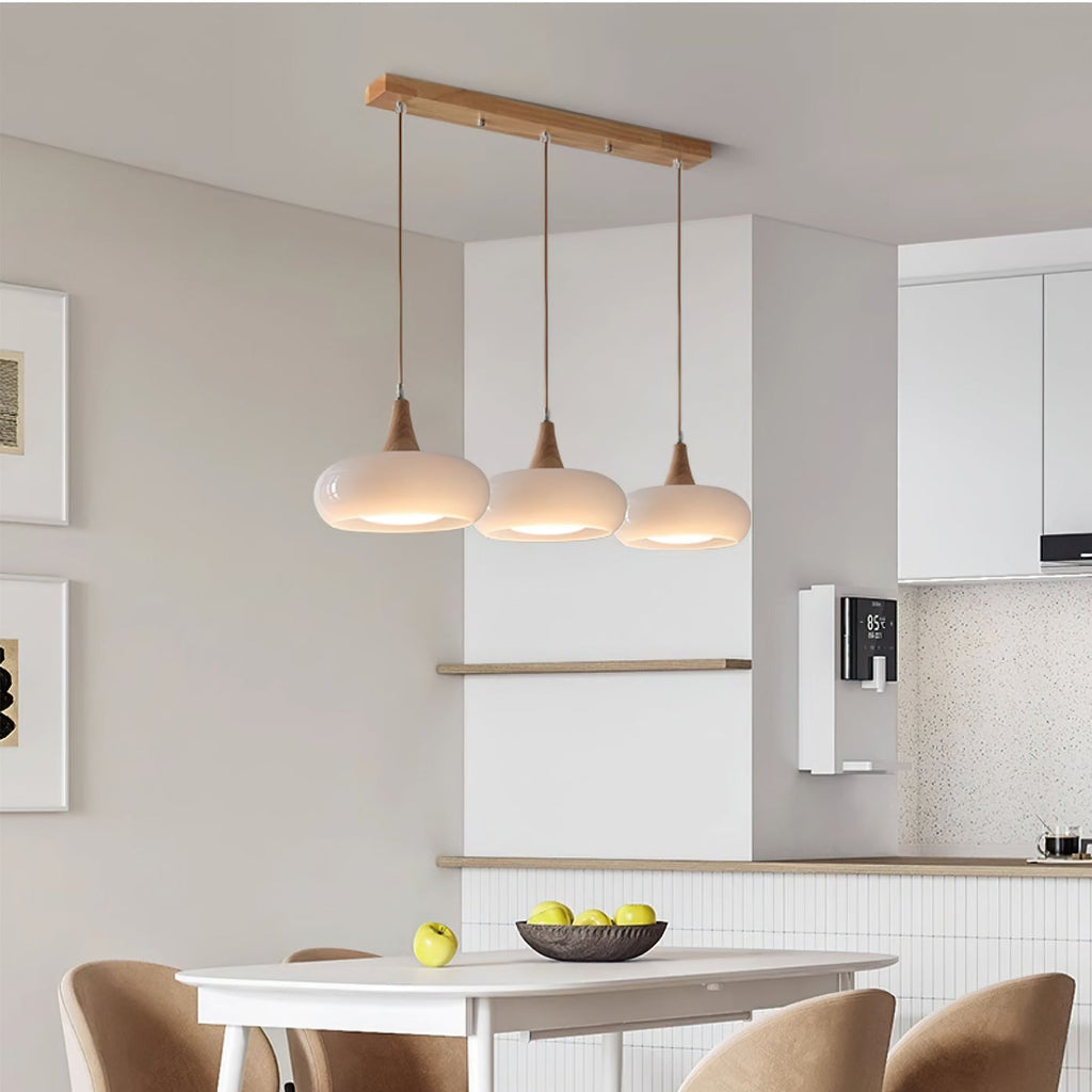 Elowara | Lampada a Sospensione in Vetro Ambra con Dettagli in Legno per Illuminazione Ambientale nella Sala da Pranzo