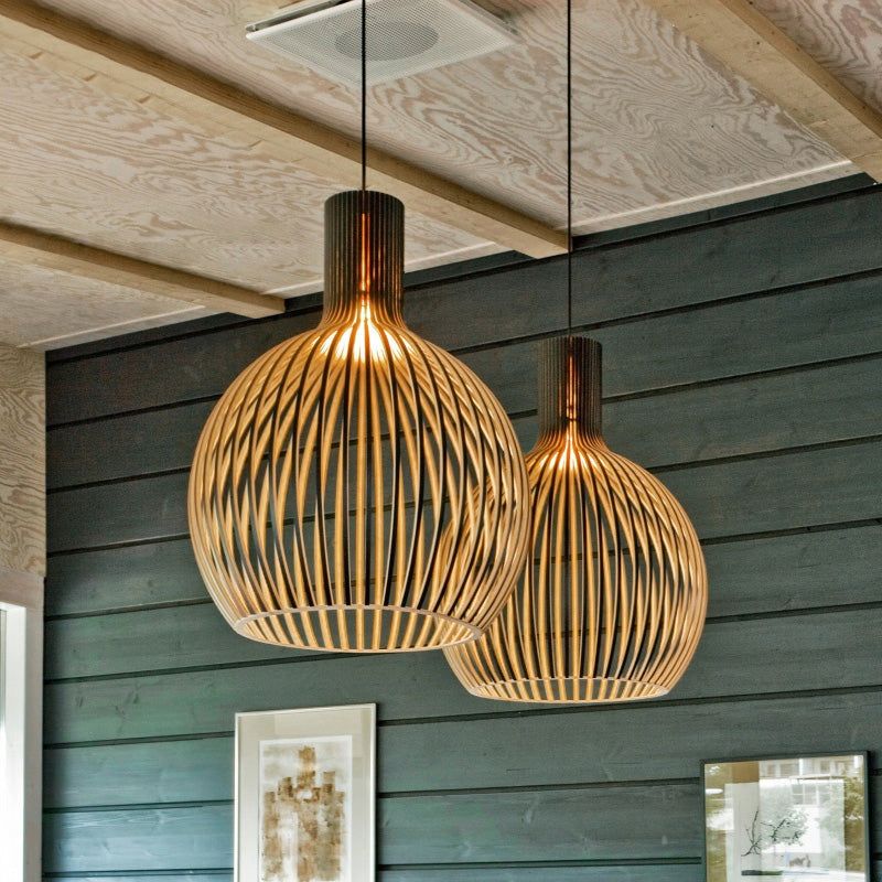 Lampada a sospensione in legno fatta a mano