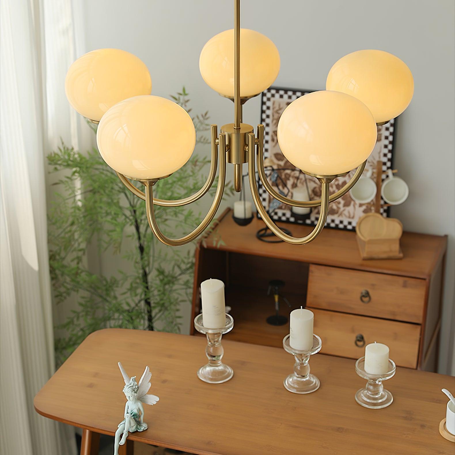 Aurevella | Lampadario Moderno Glam con Paralumi in Vetro Rosa per Spazi di Ristorazione e Camera da Letto