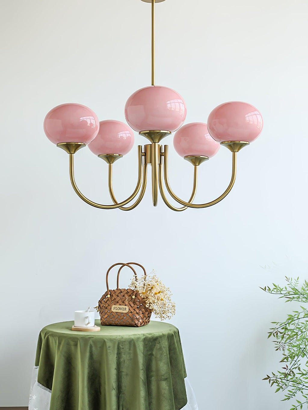 Aurevella | Lampadario Moderno Glam con Paralumi in Vetro Rosa per Spazi di Ristorazione e Camera da Letto