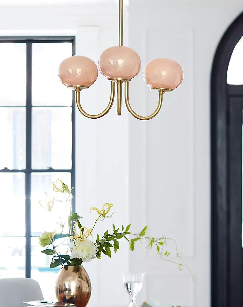 Aurevella | Lampadario Moderno Glam con Paralumi in Vetro Rosa per Spazi di Ristorazione e Camera da Letto