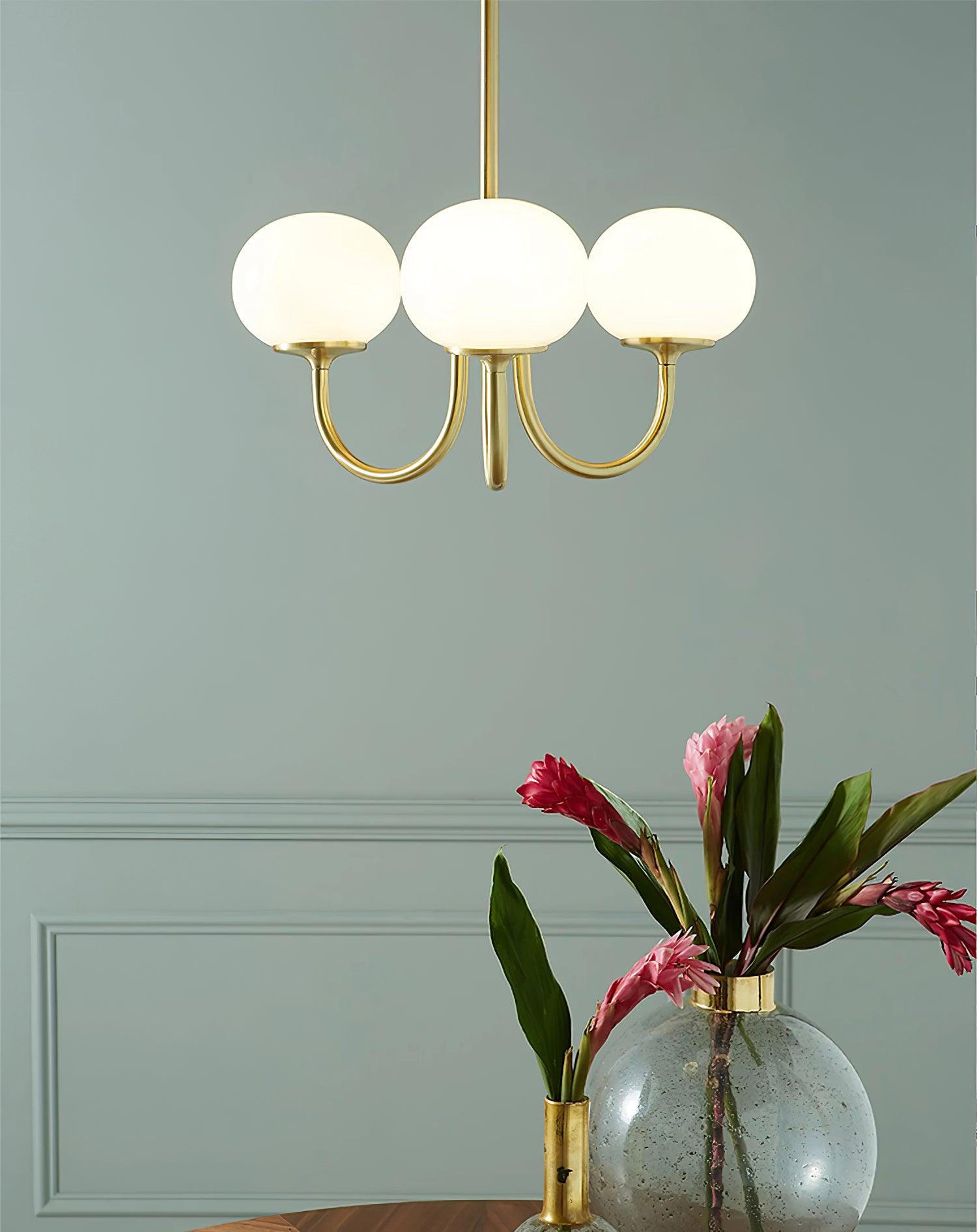 Aurevella | Lampadario Moderno Glam con Paralumi in Vetro Rosa per Spazi di Ristorazione e Camera da Letto