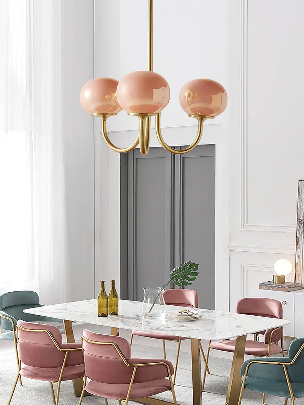 Aurevella | Lampadario Moderno Glam con Paralumi in Vetro Rosa per Spazi di Ristorazione e Camera da Letto