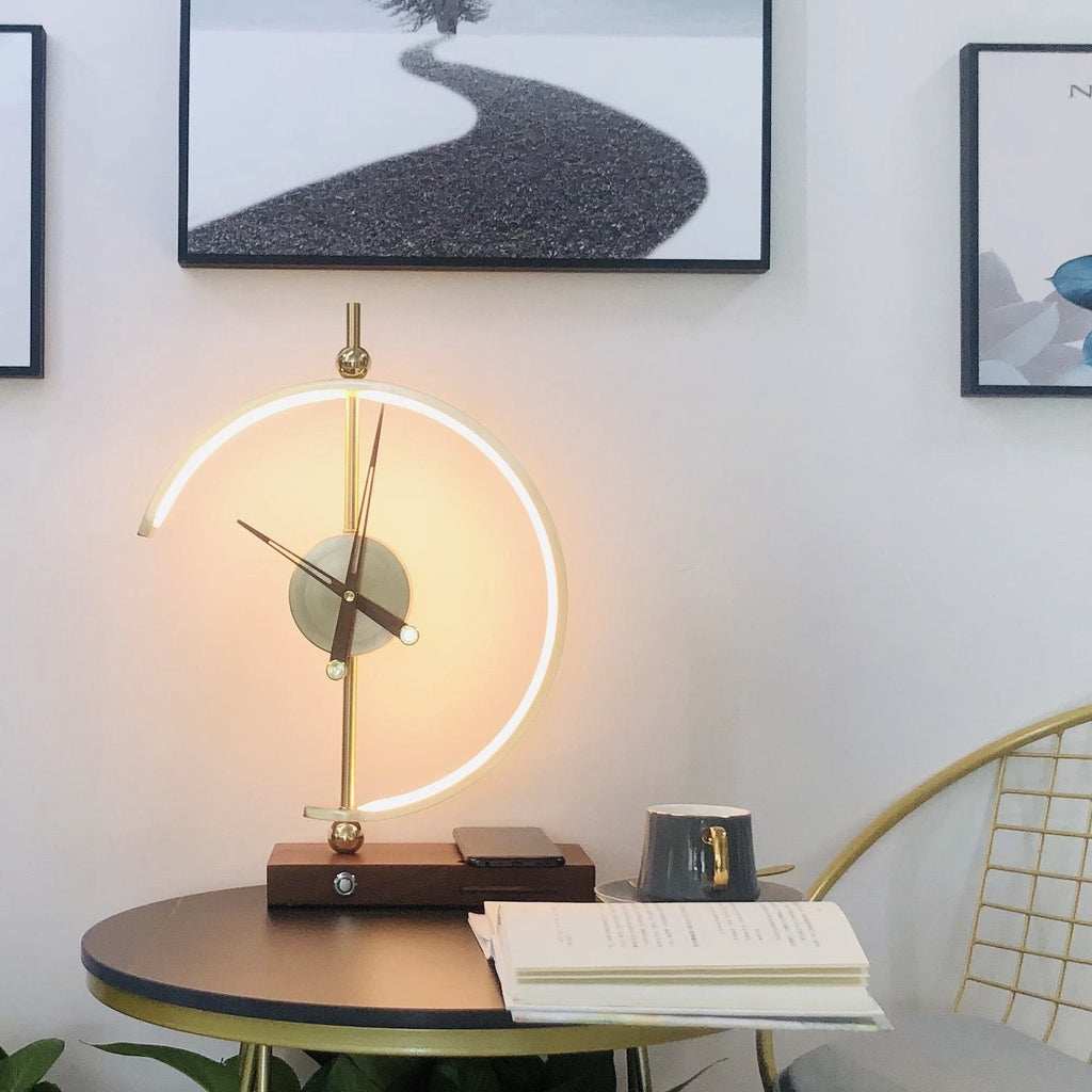 Orologio di design con lampada LED e ricarica integrata