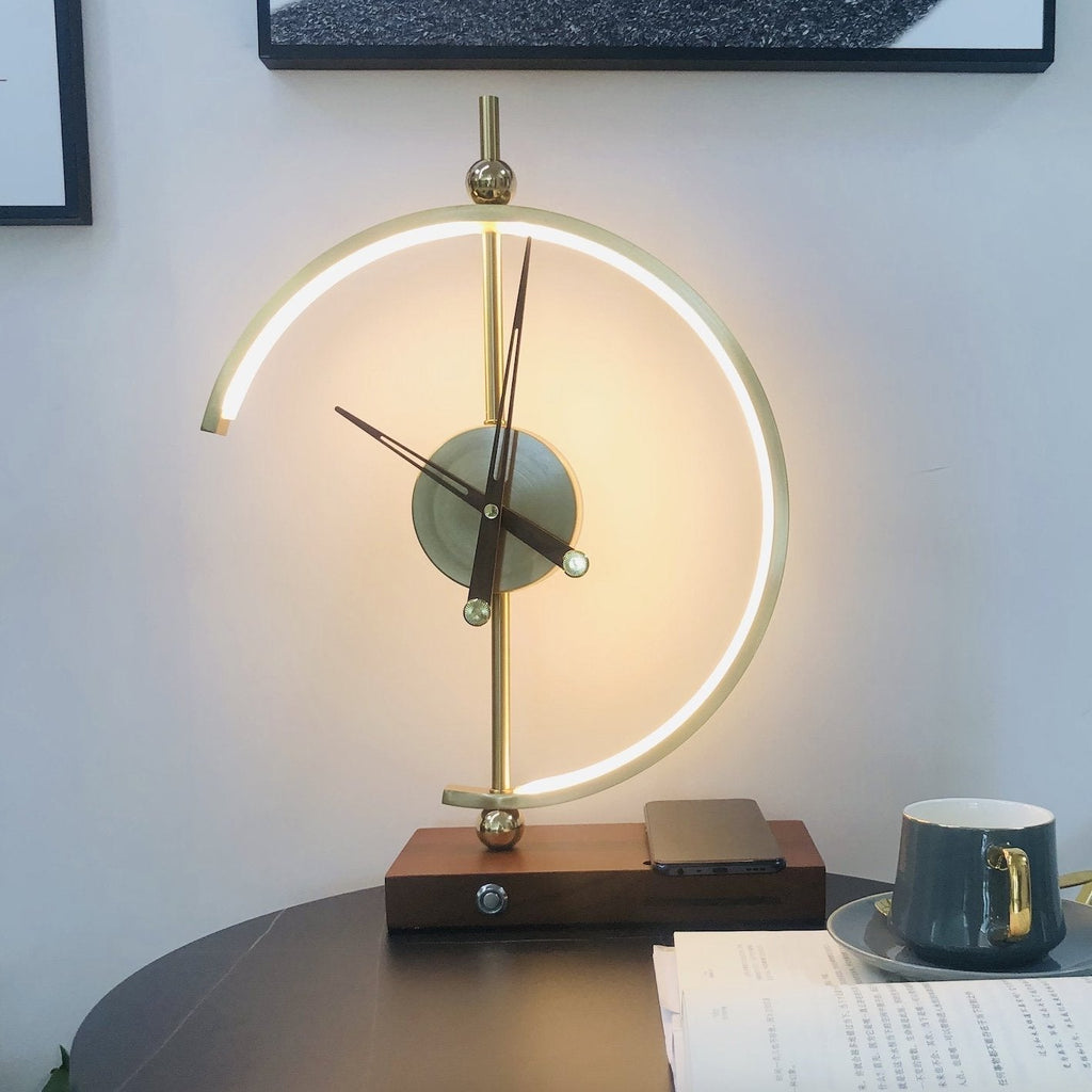 Orologio di design con lampada LED e ricarica integrata