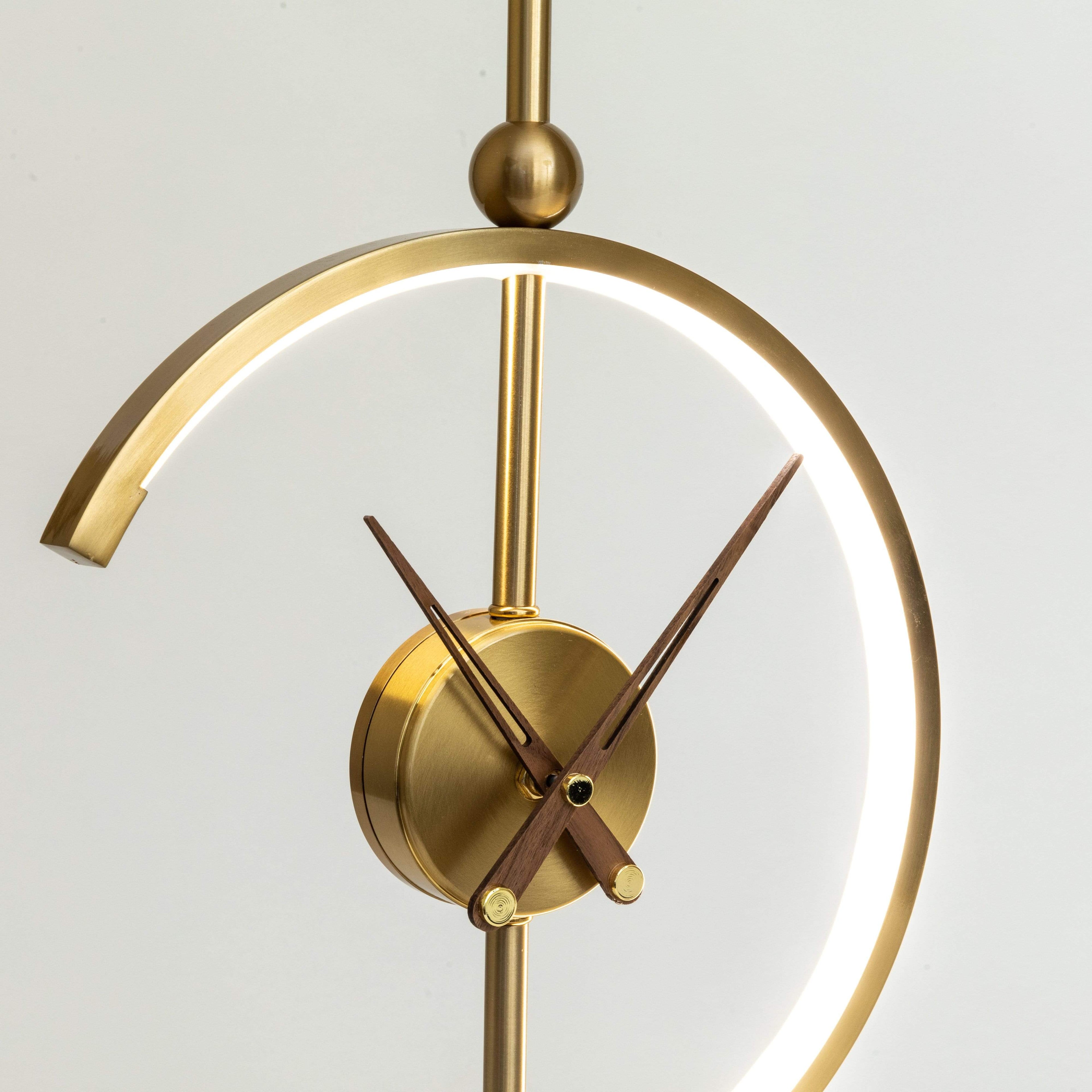 Orologio di design con lampada LED e ricarica integrata