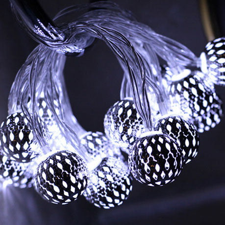 Skanto | Fonti di Luce Solari Palle Marocchine Colorate LED Decorazioni Natalizie in Ferro per Esterni