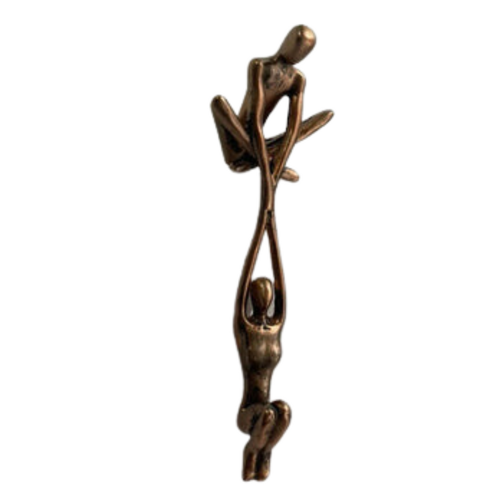 L'eleganza dell'amore e della forza in ogni statuetta!