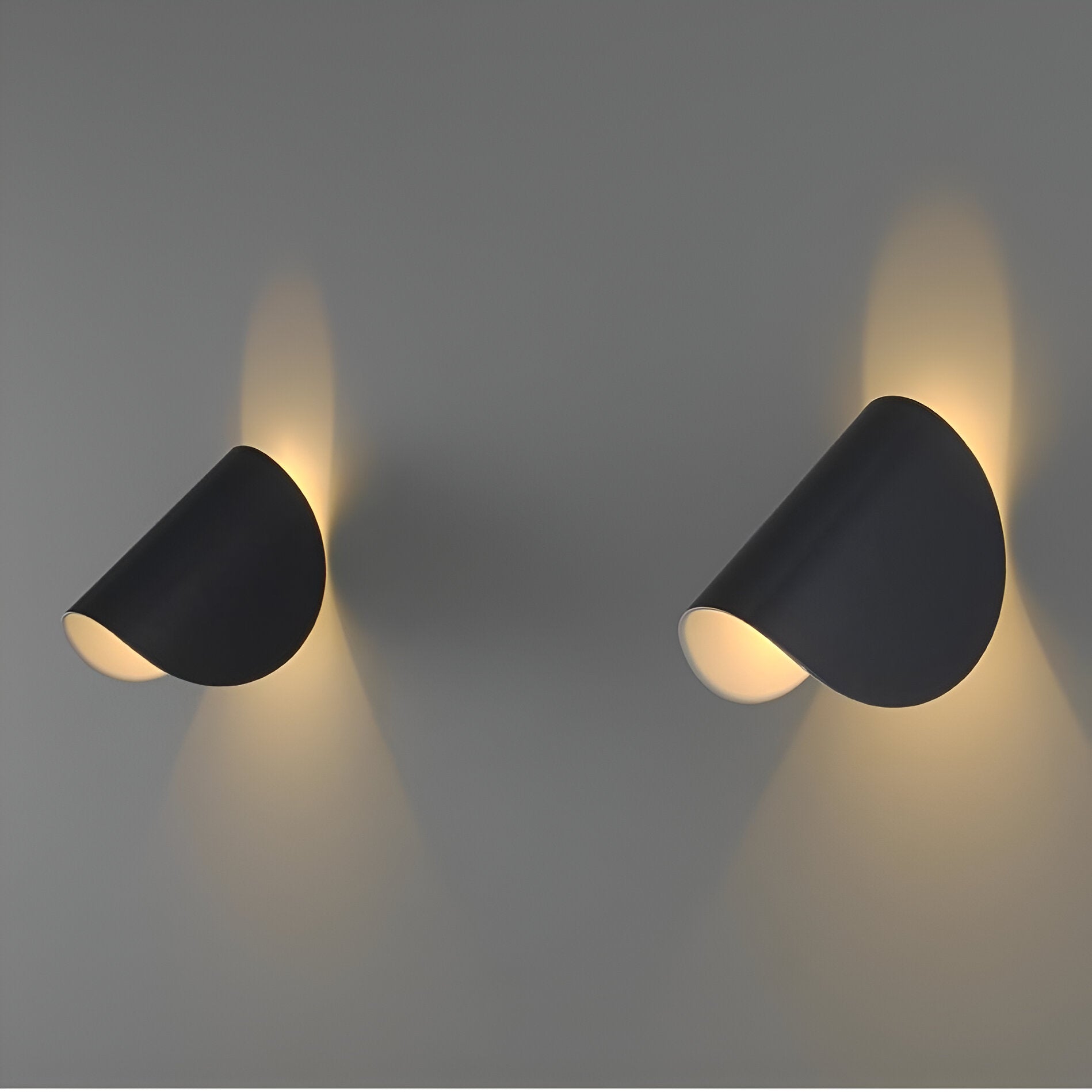 Lampada da Parete Curva in Metallo Rotabile Moderna