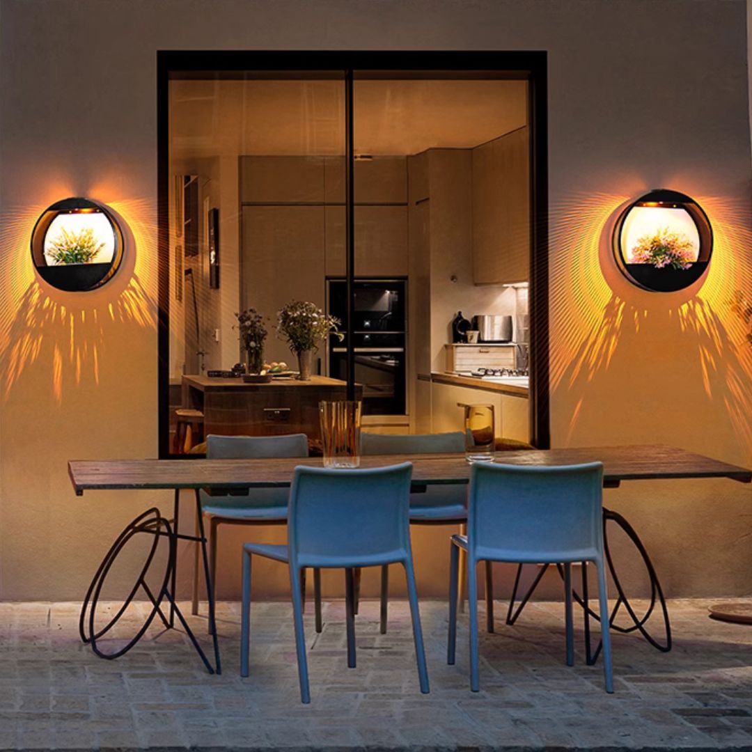 Lanterna da Parete Solare da Esterno con Vaso di Fiori Integrato e Sensore di Luce