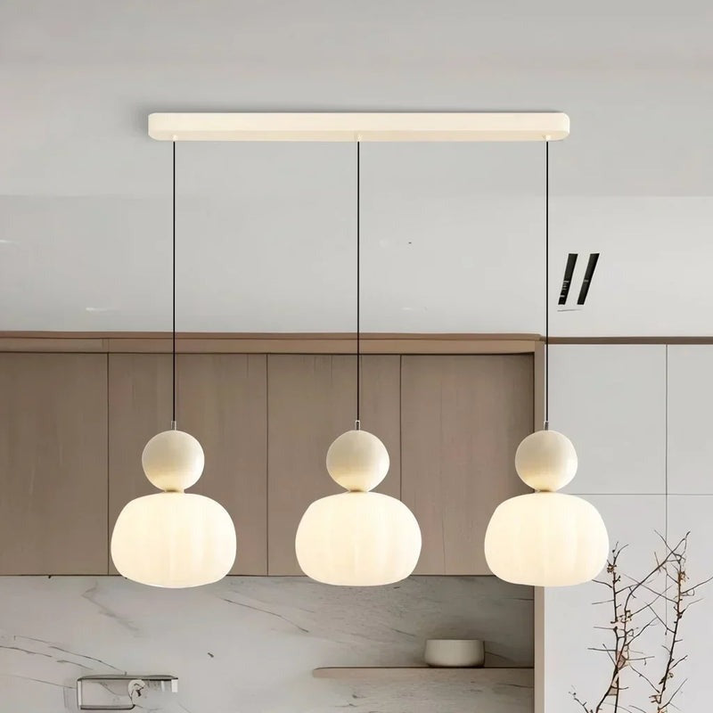 Lampadario Art Deco in tonalità crema – Stile ed Eleganza