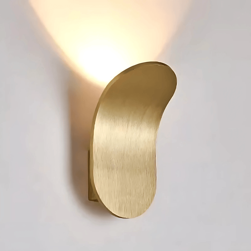 Seluna | Applique Metallica Curva con LED Integrato per Illuminazione Interna Calda