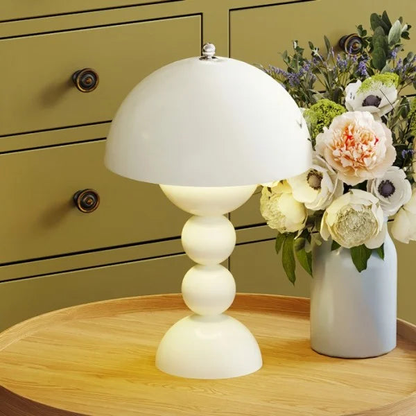 Lampada da tavolo scandinava con LED ricaricabile e colorata per soggiorno e camera da letto