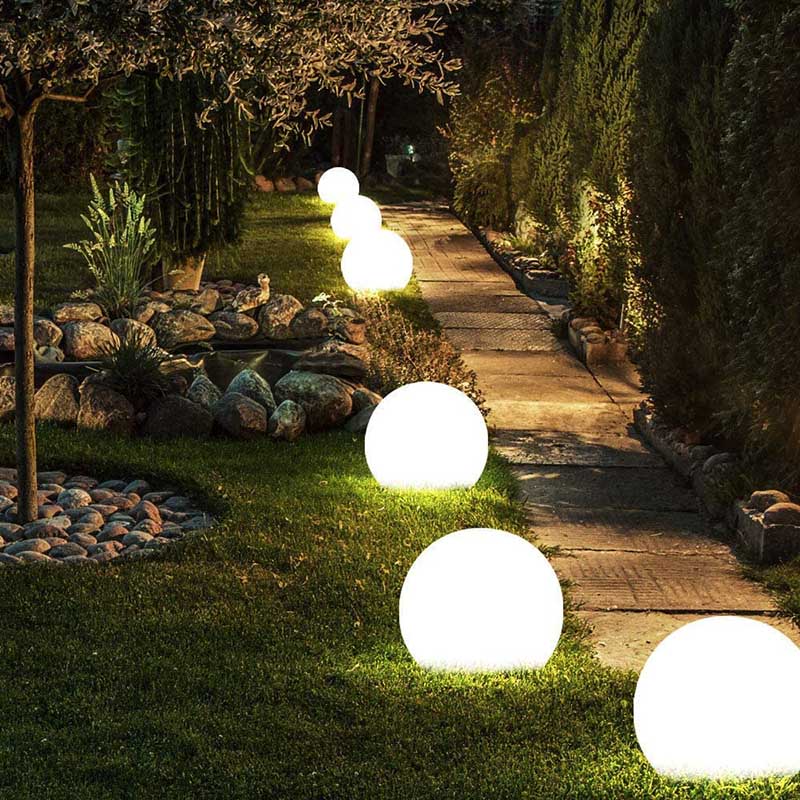 Luce da Giardino LED Rotonda Impermeabile con 16 Colori e Telecomando - Perfetta per Giardino, Portico e Feste