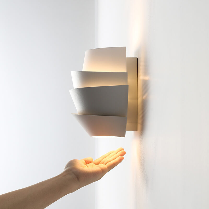 Lampada da parete scandinava con doppio punto luce - NordGlow