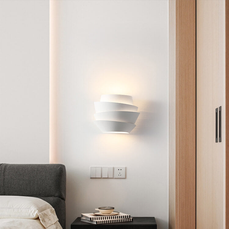 Lampada da parete scandinava con doppio punto luce - NordGlow
