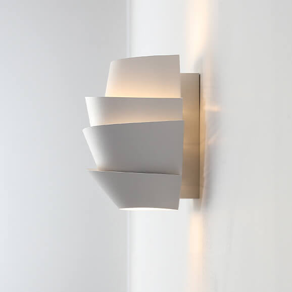 Lampada da parete scandinava con doppio punto luce - NordGlow