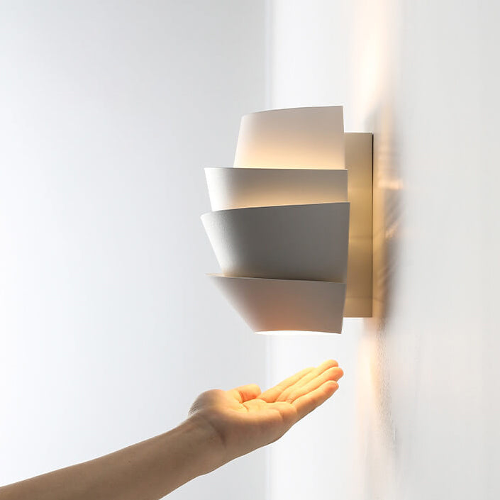 Lampada da parete scandinava con doppio punto luce - NordGlow
