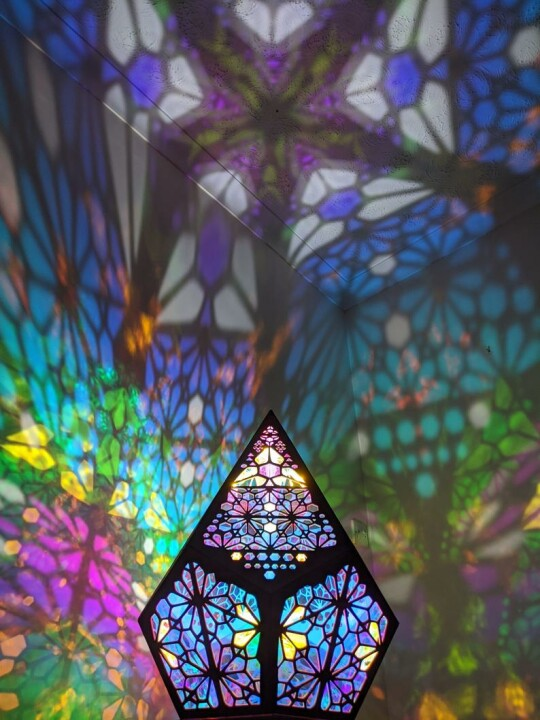 Lampada da tavolo LED in stile vetro colorato - LumiAura