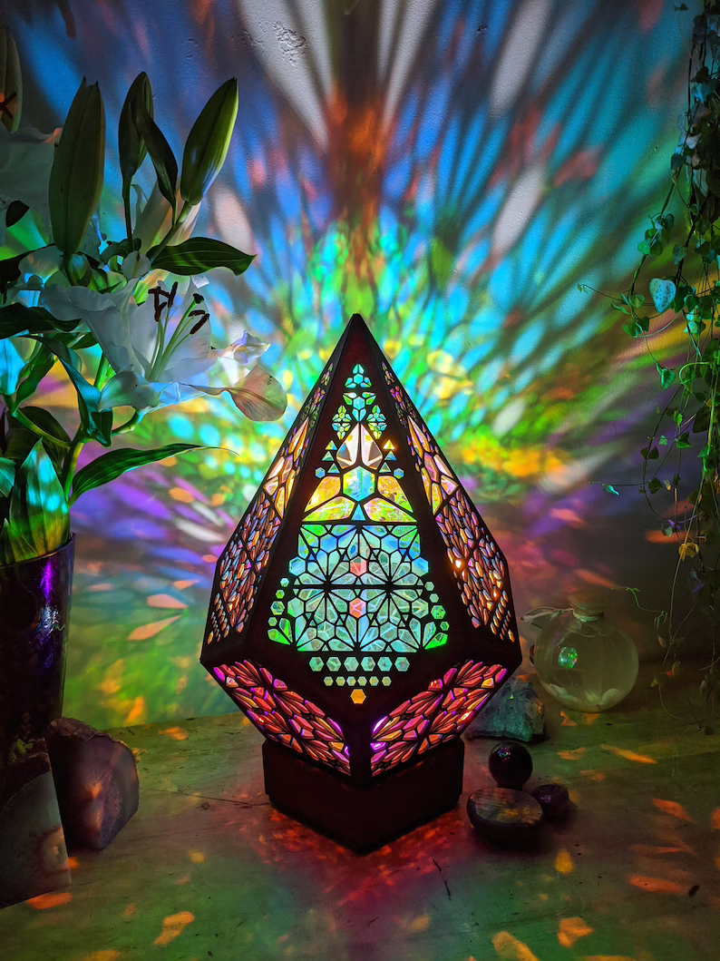 Lampada da tavolo LED in stile vetro colorato - LumiAura