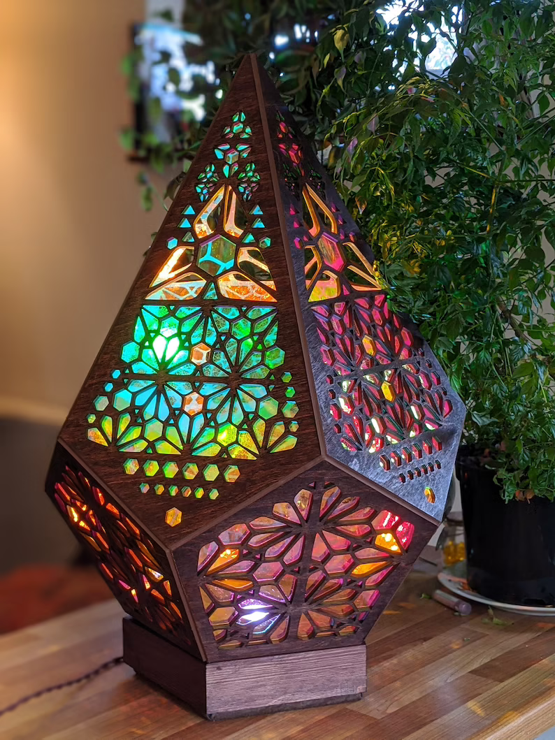 Lampada da tavolo LED in stile vetro colorato - LumiAura