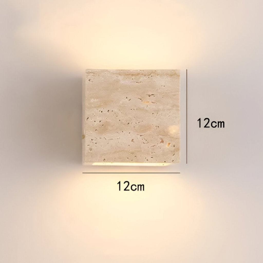 Skanto | Lampada da parete in travertino per un'atmosfera calda ed elegante