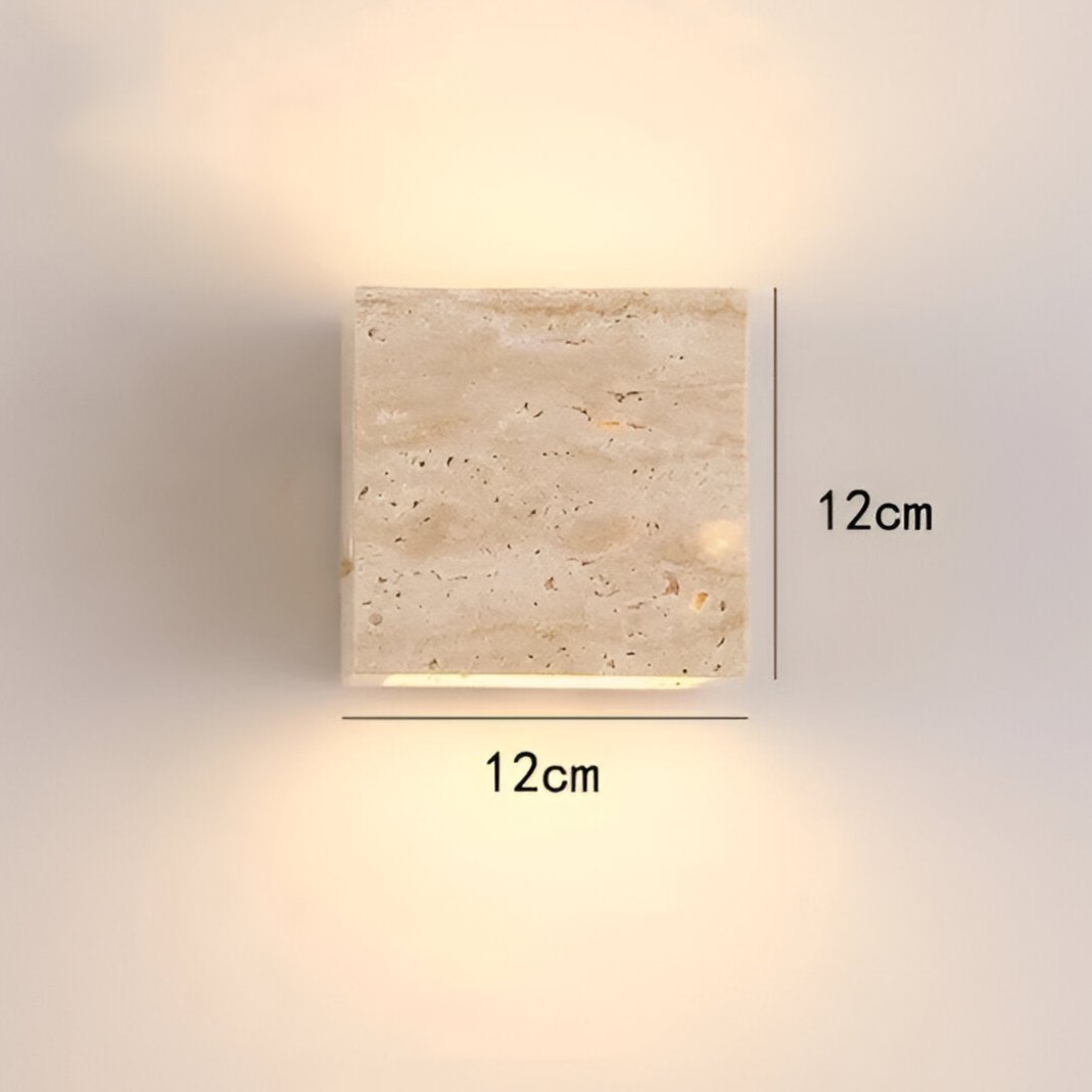 Skanto | Lampada da parete in travertino per un'atmosfera calda ed elegante