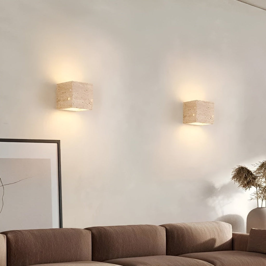 Skanto | Lampada da parete in travertino per un'atmosfera calda ed elegante