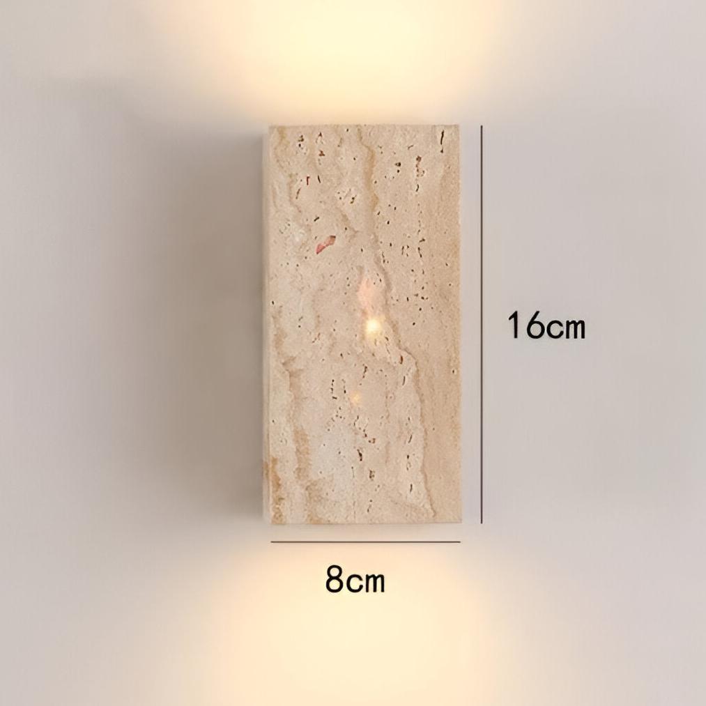 Skanto | Lampada da parete in travertino per un'atmosfera calda ed elegante